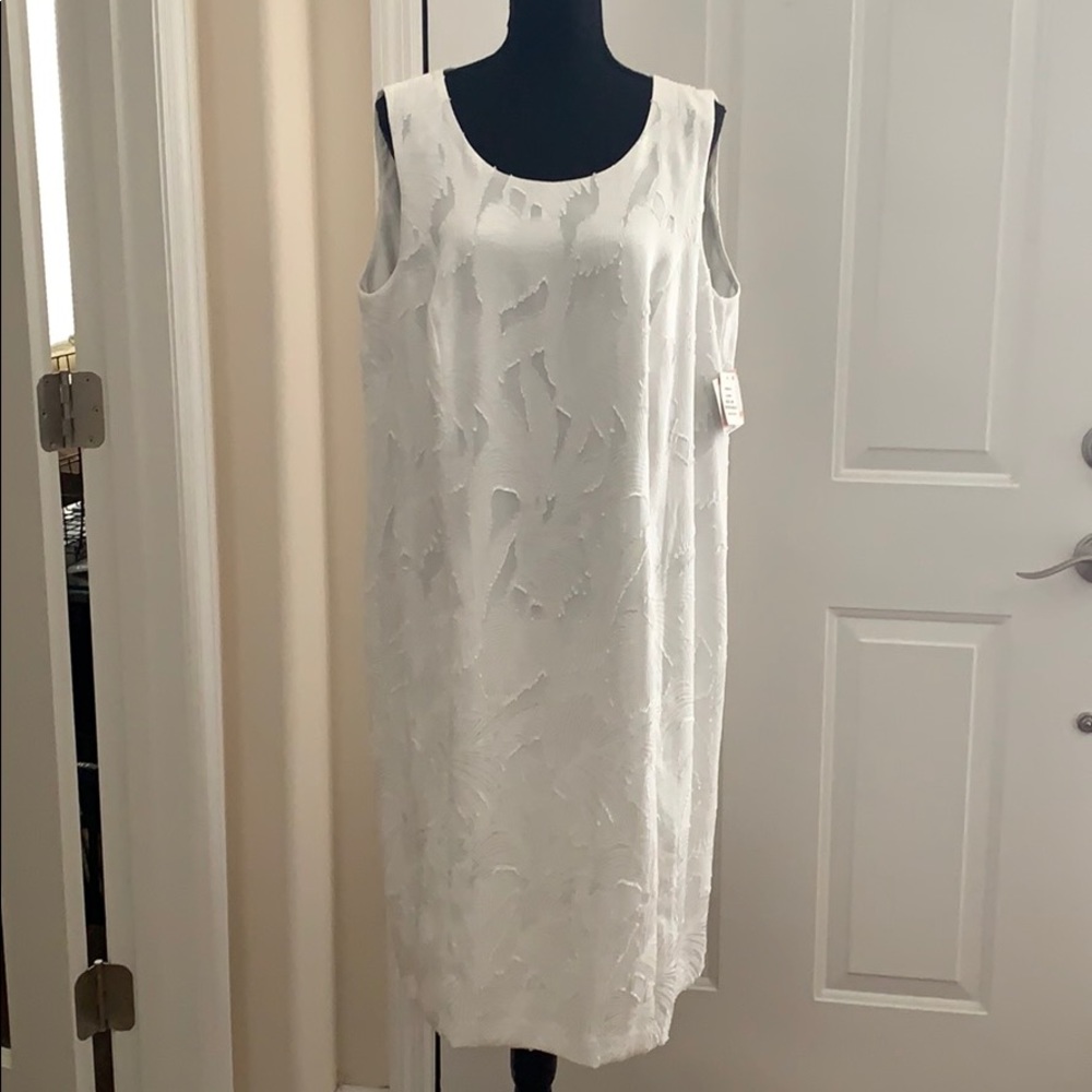 Kasper Lily White Scoop Neck Lined Sleeveless Sheath Plus Dress - 14W